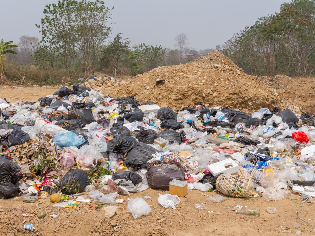 MOZAMBIQUE: Plastic bags to be banned by 2024 © Jointstar / Shutterstock