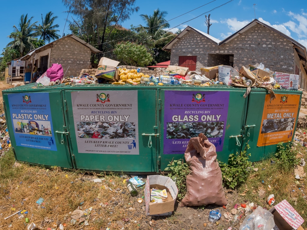 ALGÉRIE : l’AND dote trois wilayas d’un système de tri sélectif des déchets © Dan Baciu/Shutterstock