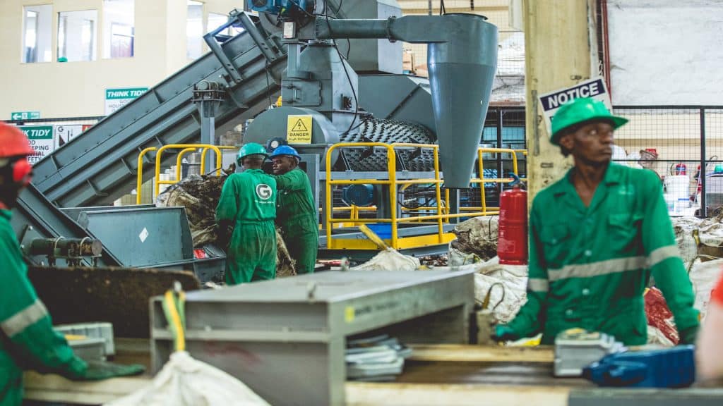 KENYA: Dow to recycle 30,000 tons of plastic waste in Nairobi ©Dow Packaging/shuttertock