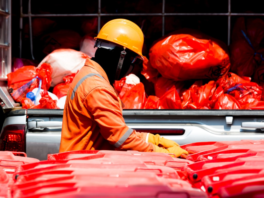 CAMEROON: A call for tenders for the management of medical waste in the East and West©Avigator Fortuner/Shutterstock