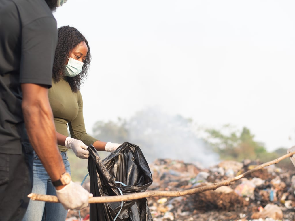 NIGERIA : la NDE forme 30 jeunes au recyclage des déchets à Bayelsa©i_am_zews/Shutterstock
