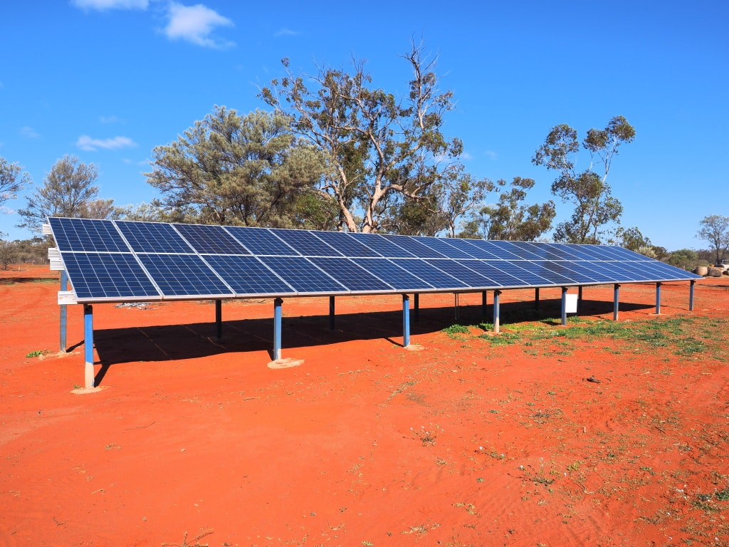 AFRIQUE : 70 millions de personnes électrifiées via le solaire off-grid en 3 ans © Teresa Jane/Shutterstock