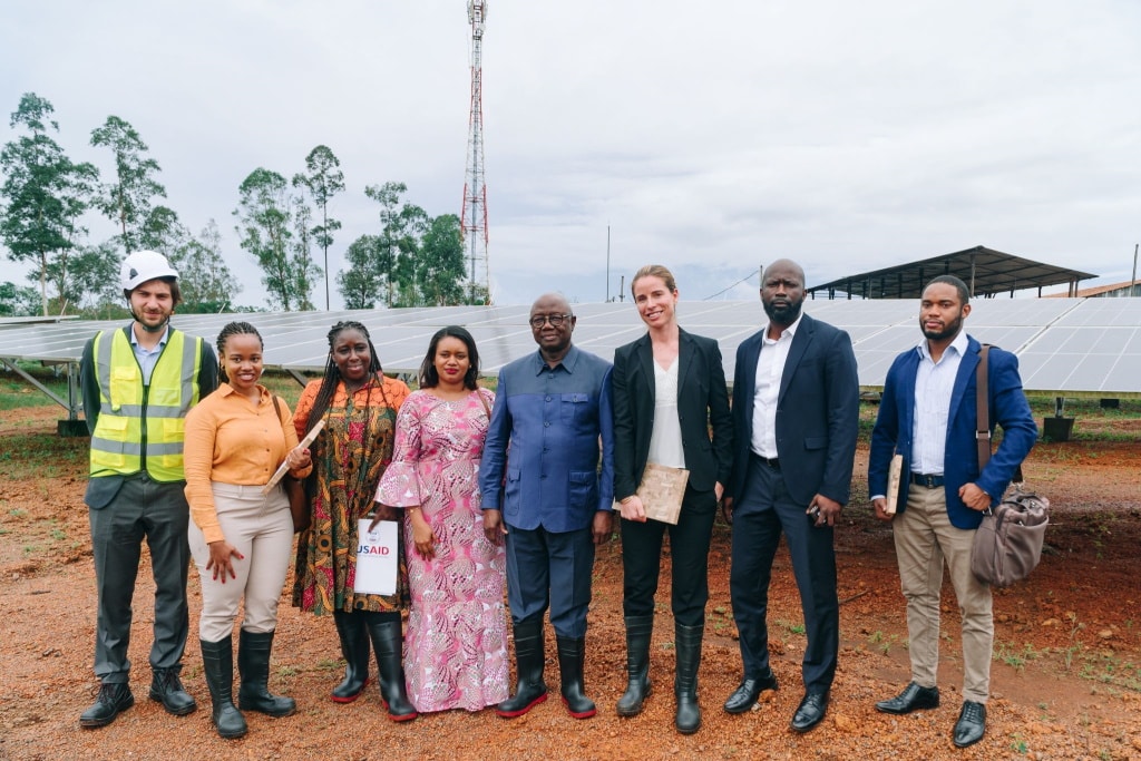SIERRA LEONE : CrossBoundary connecte une centrale solaire pour le forestier Miro© CrossBoundary