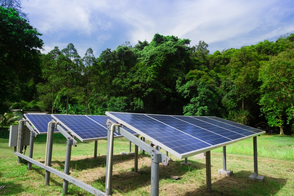 AFRICA: DFC supports clean energy providers with $40m© happystock/Shutterstock