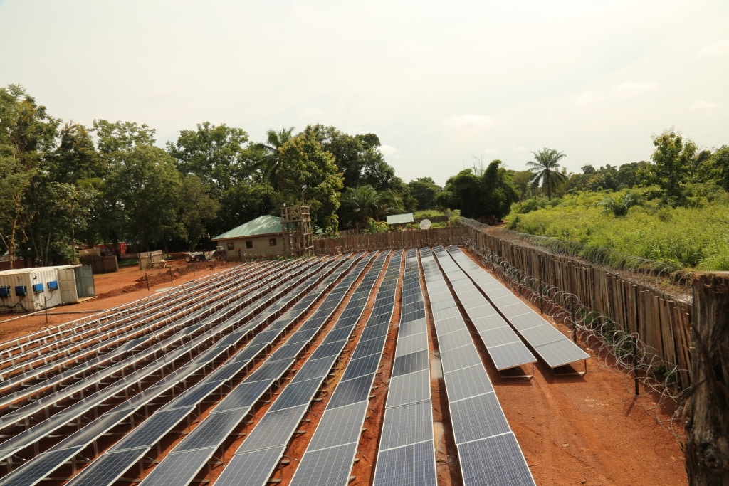 BÉNIN : une coentreprise électrifiera 12 villages via les mini-grids solaires en un an© Sebastian Noethlichs/Shutterstock