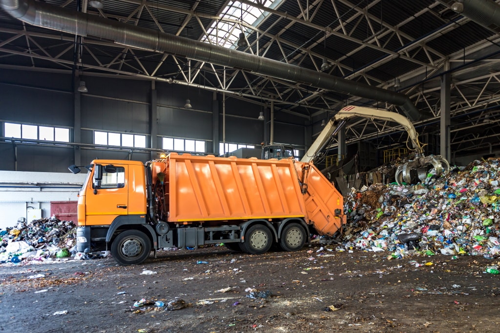 EGYPT: 31 plants to treat and recycle waste in four governorates ©jantsarik/Shutterstock