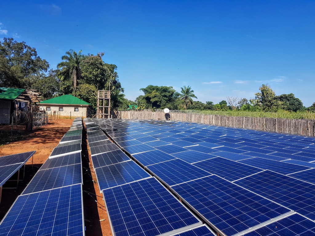 NIGERIA: DEG is funding the installation of eight solar microgrids by Husk Power © Sebastian Noethlichs/Shutterstock