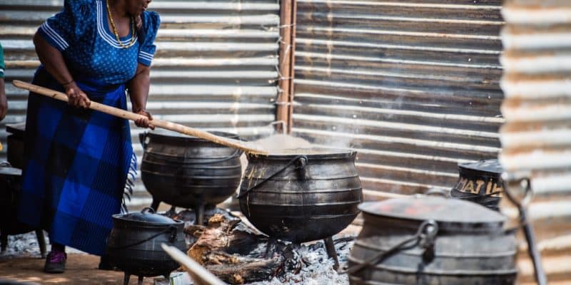 AFRIQUE : un partenariat pour financer la cuisson propre via les crédits carbone © LawrenceTsaoneBahiti/Shutterstock