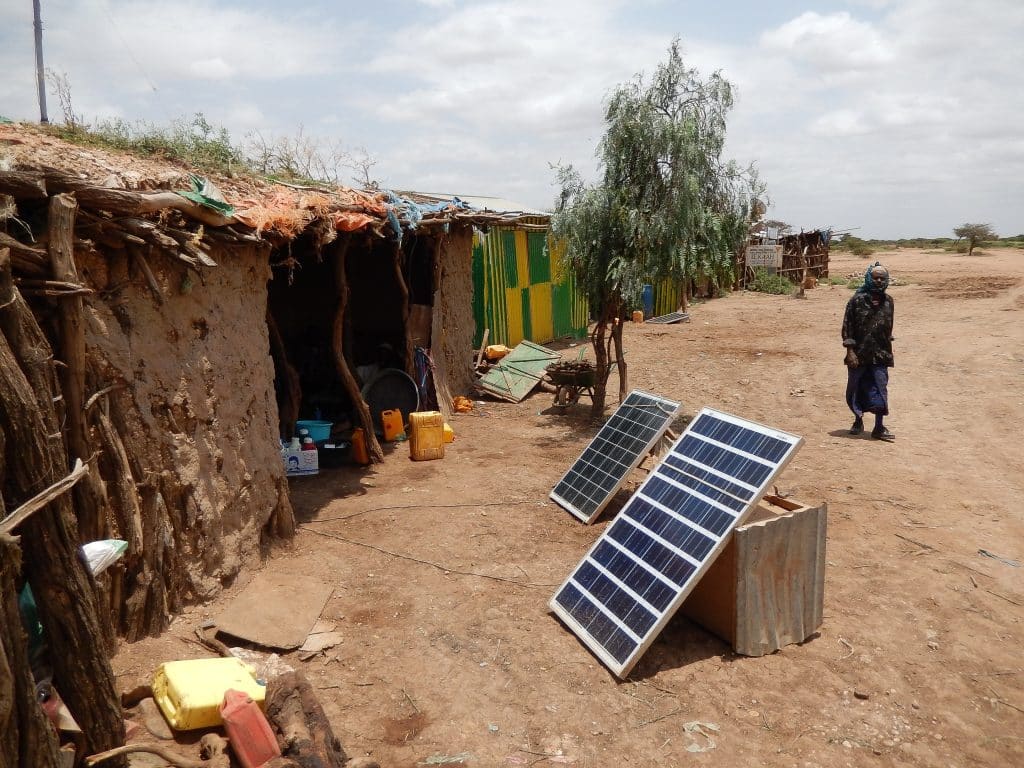 AFRIQUE : Oikocredit prête 5 M$ à Yellow pour le déploiement de ses kits solaires © Voyage View Media/Shutterstock
