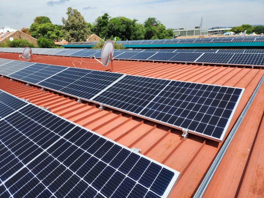 AFRIQUE DU SUD : Decentral lève 12 M$ pour fournir du solaire aux entreprises © Francois Swanepoel