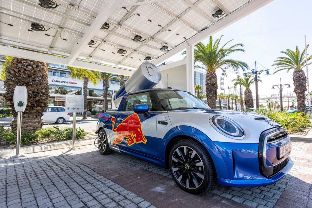 SOUTH AFRICA: solar-powered charging station goes into service in Cape Town©BMW Group
