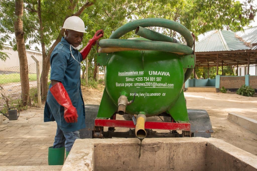 BURKINA FASO: 81 emptiers trained in handling faecal sludge©WaterAid