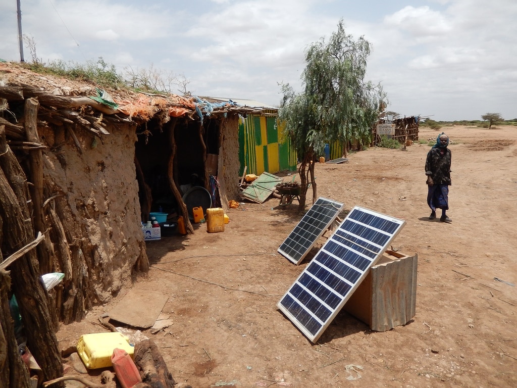 KENYA : une titrisation de 130 M$ pour l’électrification via le solaire hors réseau © Voyage View Media /Shutterstock