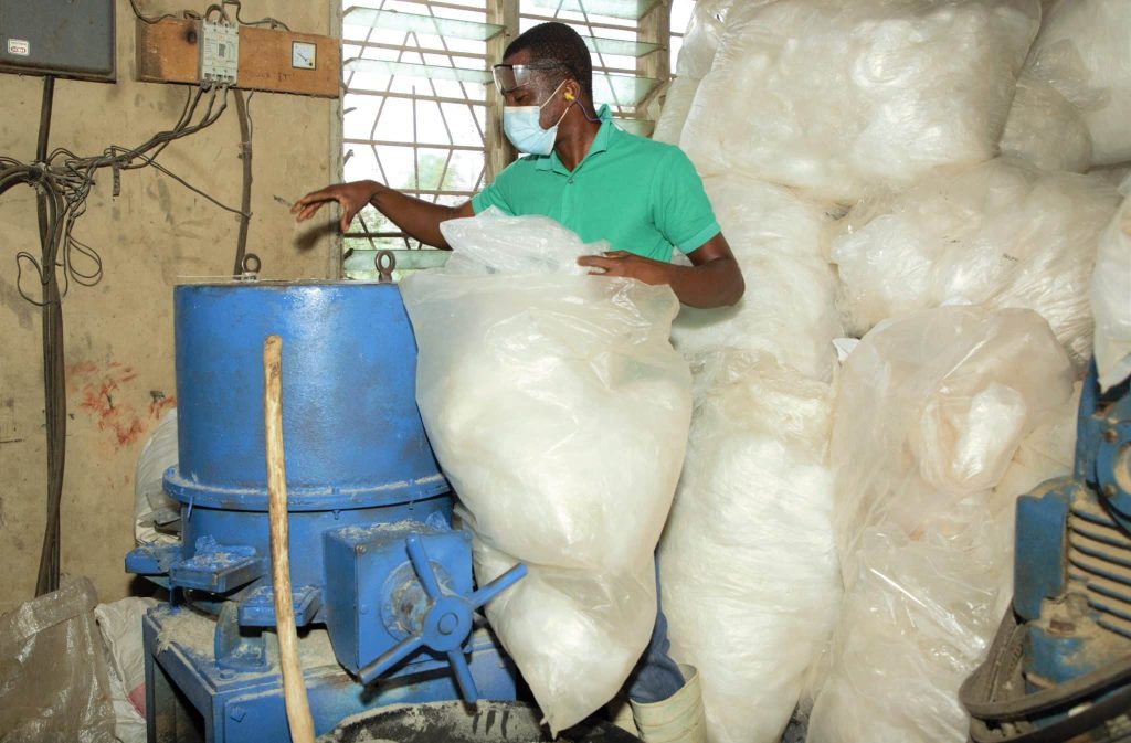 GHANA : les producteurs de plastiques bientôt contraints à gérer leurs déchets ©Pnud