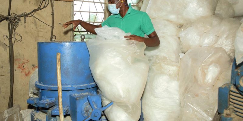 GHANA : les producteurs de plastiques bientôt contraints à gérer leurs déchets ©Pnud