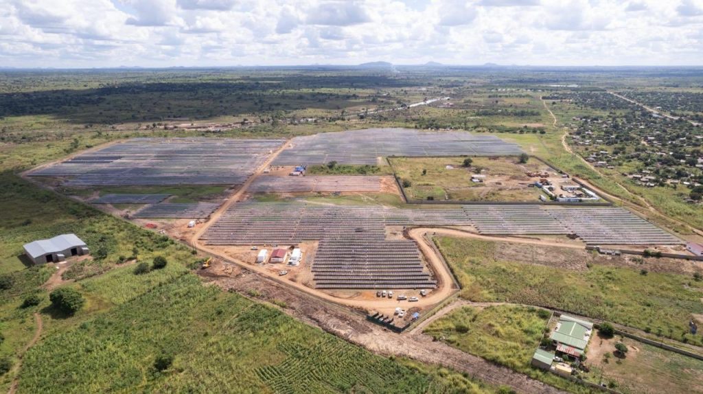 MOZAMBIQUE: The Cuamba solar power plant, equipped with storage facilities, goes into service © Haakon Gram-Johannessen
