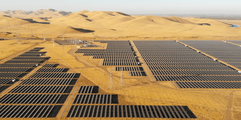 MAROC : 15 entreprises se qualifient pour le parc solaire Noor Midelt III de 400 MW © hafakot/Shutterstock