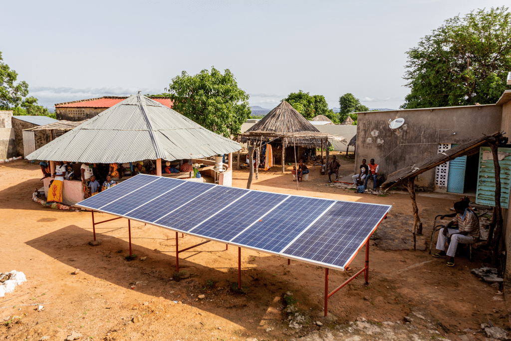 SAHEL : ElectriFI fait le pari des kits solaires pour l’accès à l’électricité © /ShutterstockAlejandro_Molina