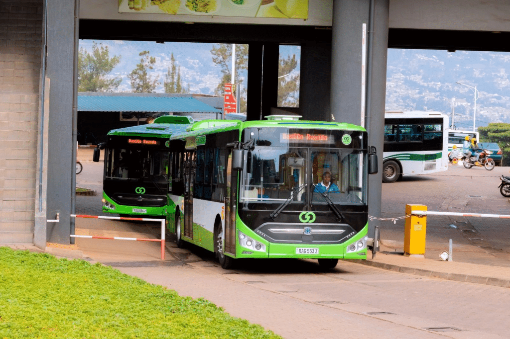 AFRIQUE DE L’EST : la BII prête 5 M$ à BasiGo pour l’assemblage de 1 000 bus électriques © BasiGo