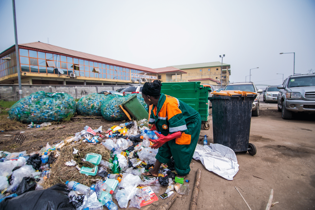AFRICA: what can be done to reduce waste pollution on the continent by 2024? ©shynebellz/Shutterstock