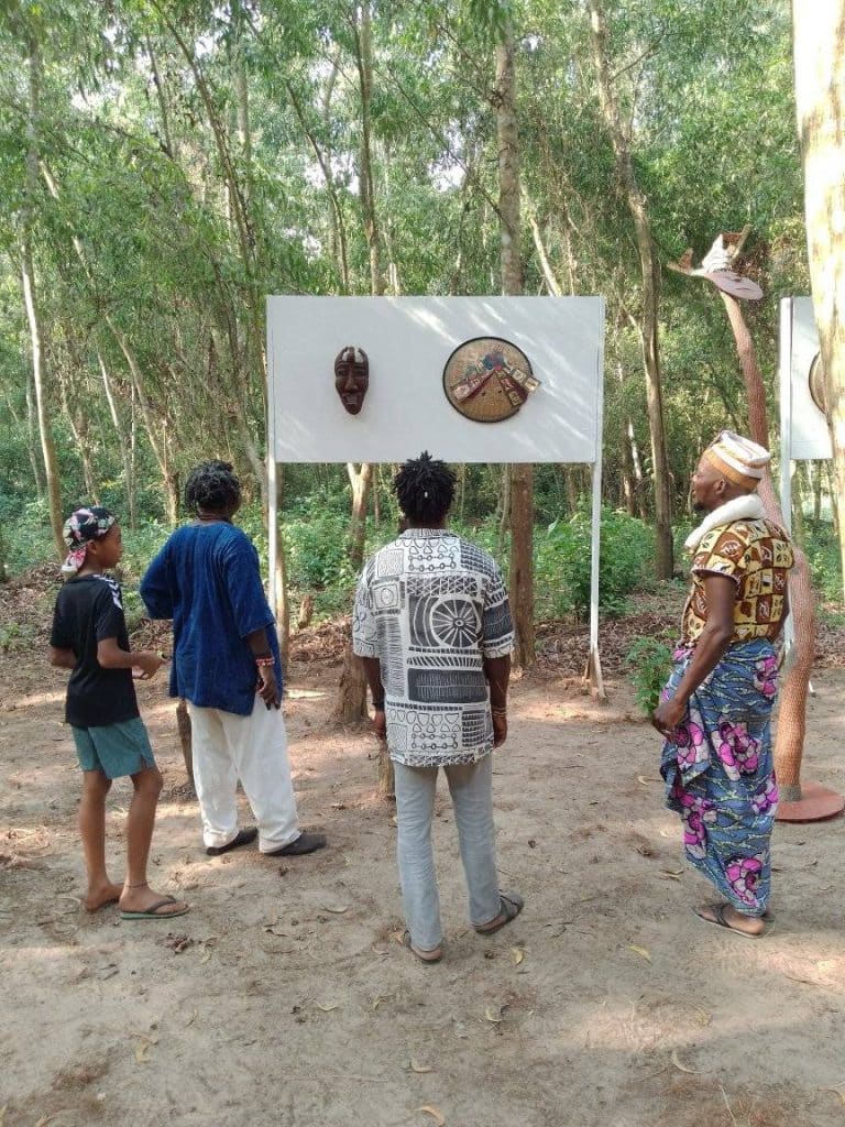 BÉNIN : sculpture et conservation en symphonie dans la forêt classée de Pahou© Les amis du président TALON Patrice