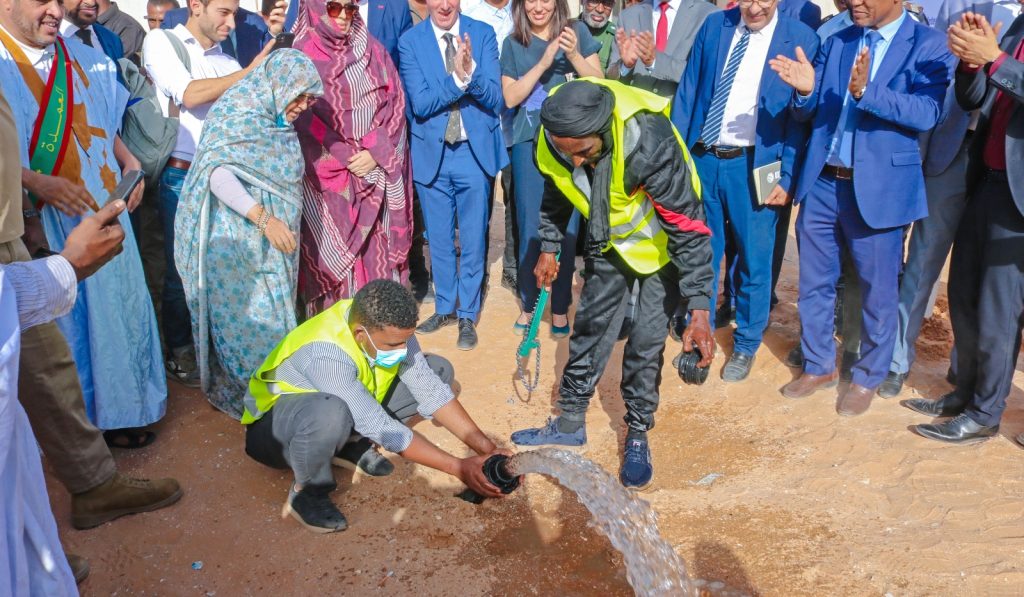 ODD6 : 95 000 Mauritaniens approvisionnés en eau grâce à la coopération décentralisée ©AIMF