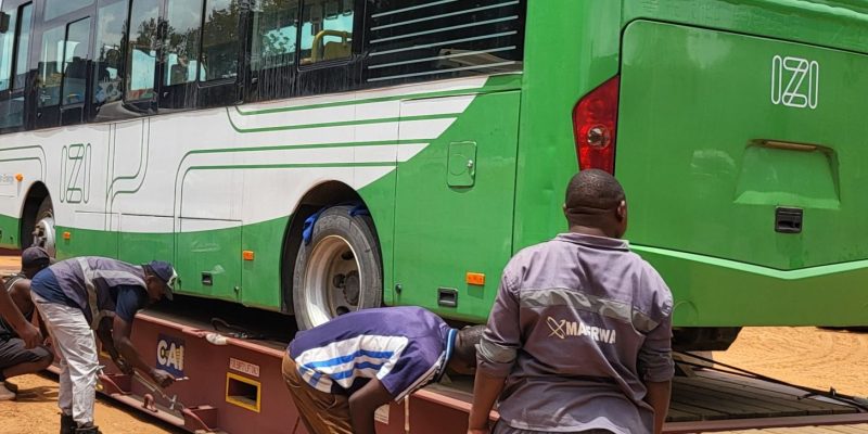 Le gestionnaire de flottes IZI Rwanda amorce l’électrification des autobus de Kigali ©IZI