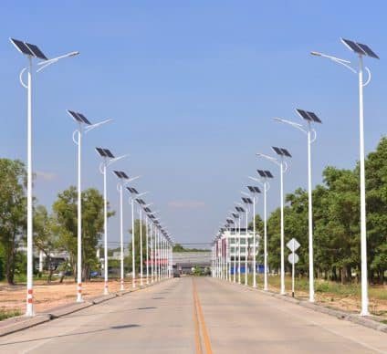 MAURITANIA: street lighting goes green with 500 solar street lamps © Gongsin.b/Shutterstock
